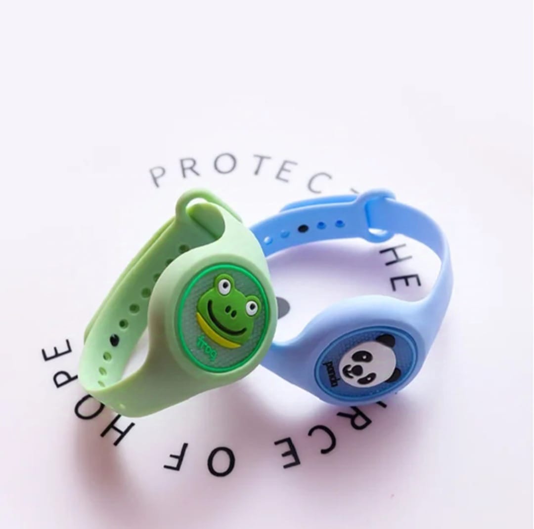 RAQUETA CON LINTERNA  1 PULSERA REPELENT 🦟💥